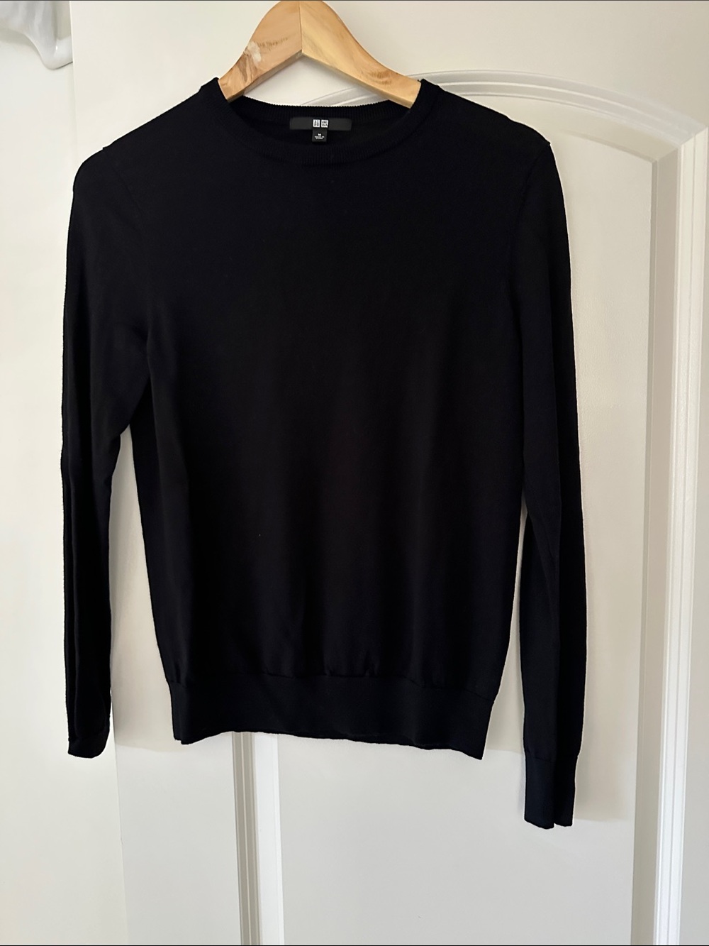 UNIQLO Black Long-Sleeve Crewneck Sweater